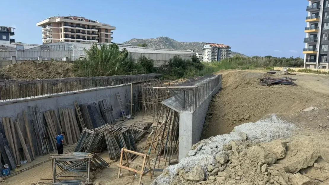 antalya-da-isci-dusmesi-hayatini-kaybetti