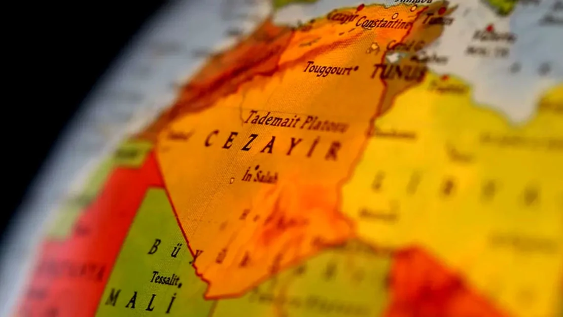 cezayir-de-ucak-dustu-4-kisi-oldu