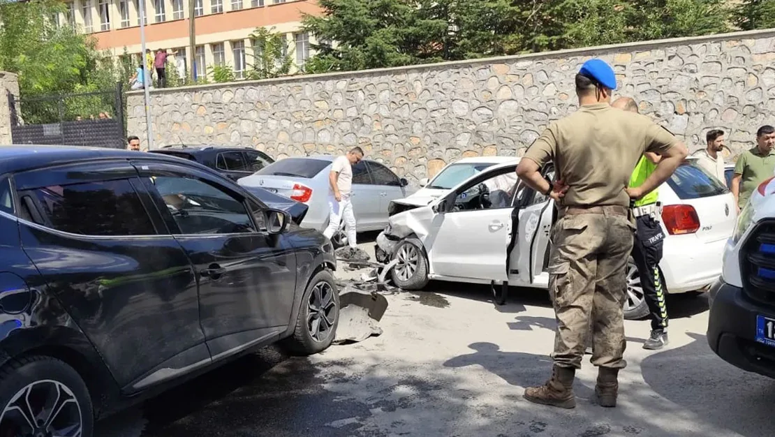 bitlis-te-otomobiller-carpisti-10-yarali